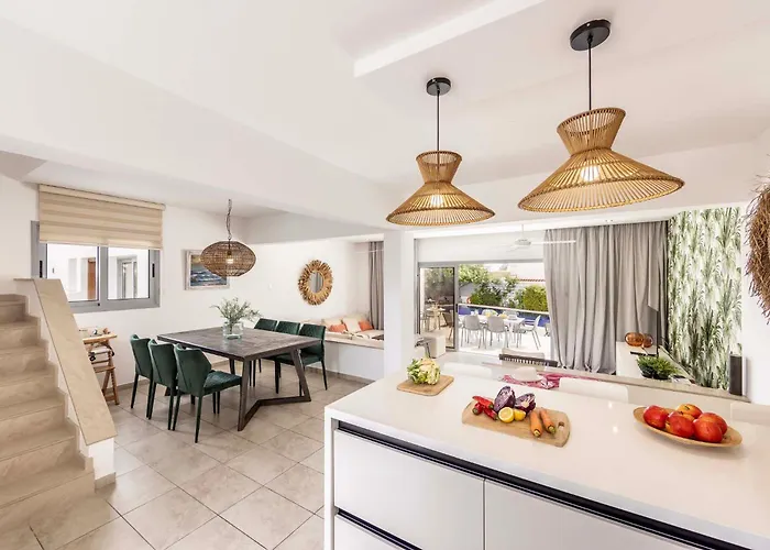 Pantaros Luxury With Pool *