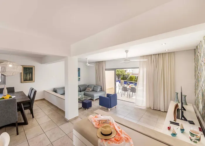 Pantaros Luxury With Pool Casa vacanze *