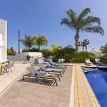 Дом отдыха Pantaros Luxury With Pool Паралимни
