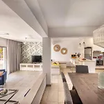 Дом отдыха Pantaros Luxury With Pool Паралимни