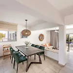 Pantaros Luxury With Pool