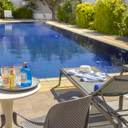 Pantaros Luxury With Pool * Paralímni