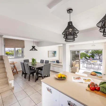 Pantaros Luxury With Pool Paralimni