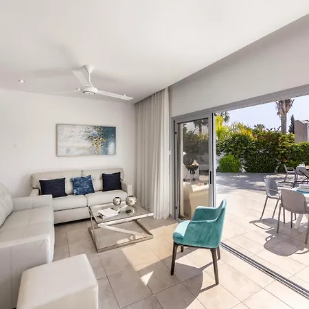 Holiday home Pantaros Luxury With Pool Paralimni