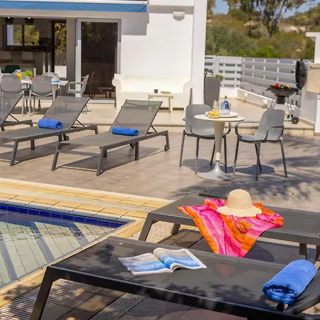 Pantaros Luxury With Pool Holiday home *