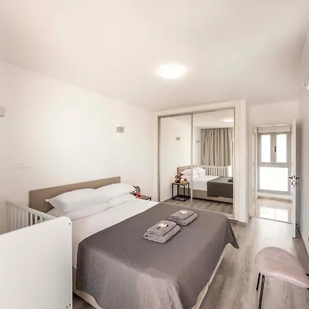 Pantaros Luxury With Pool Holiday home Paralimni