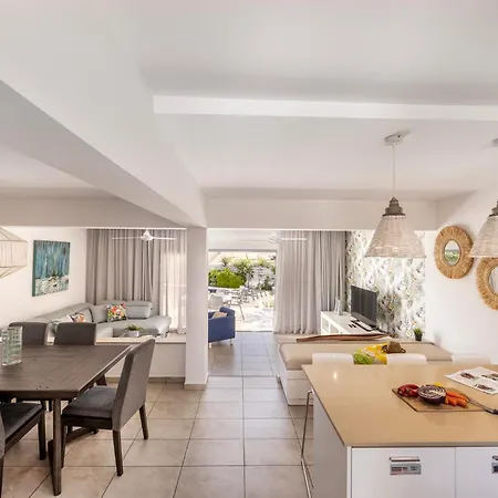 Pantaros Luxury With Pool Holiday home *