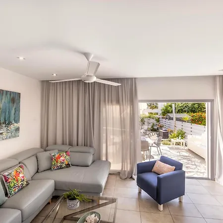 Holiday home Pantaros Luxury With Pool Paralimni