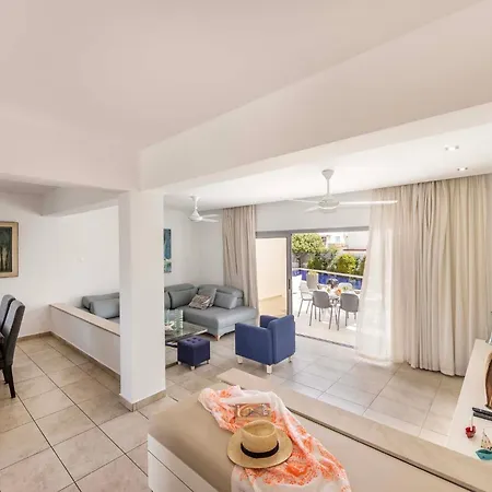 Pantaros Luxury With Pool Holiday home *