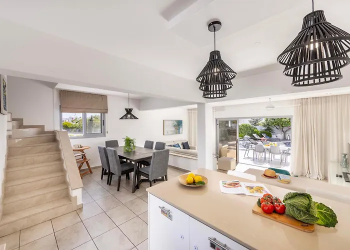 Pantaros Luxury With Pool Paralimni