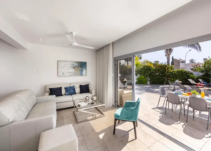 Semesterbostad Pantaros Luxury With Pool Paralimni