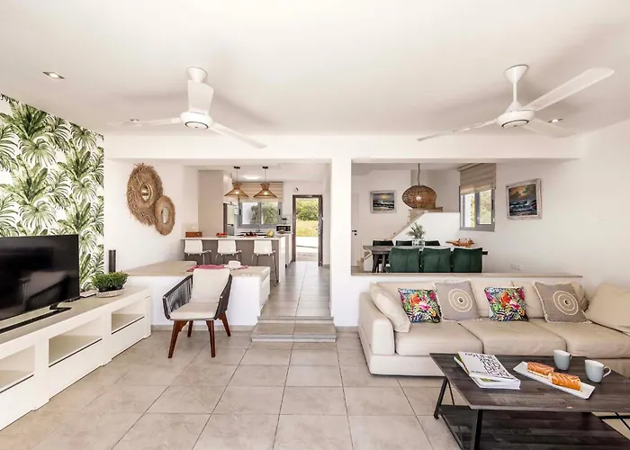 Pantaros Luxury With Pool Paralimni