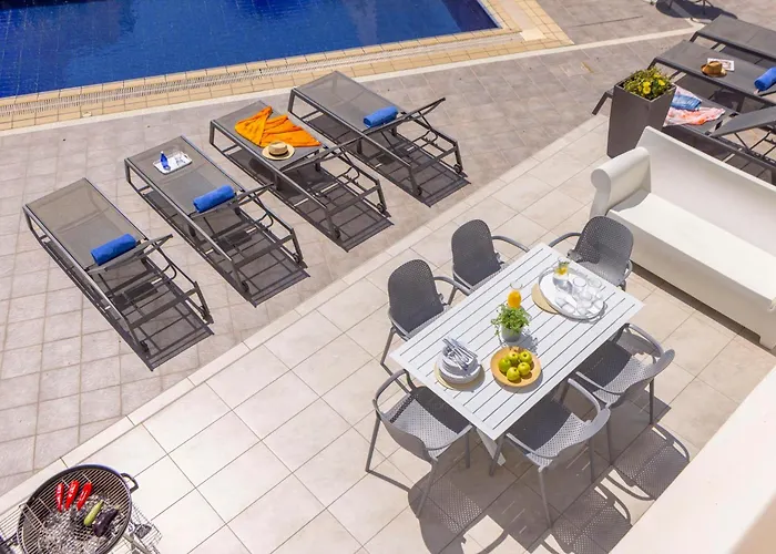 Pantaros Luxury With Pool Semesterbostad