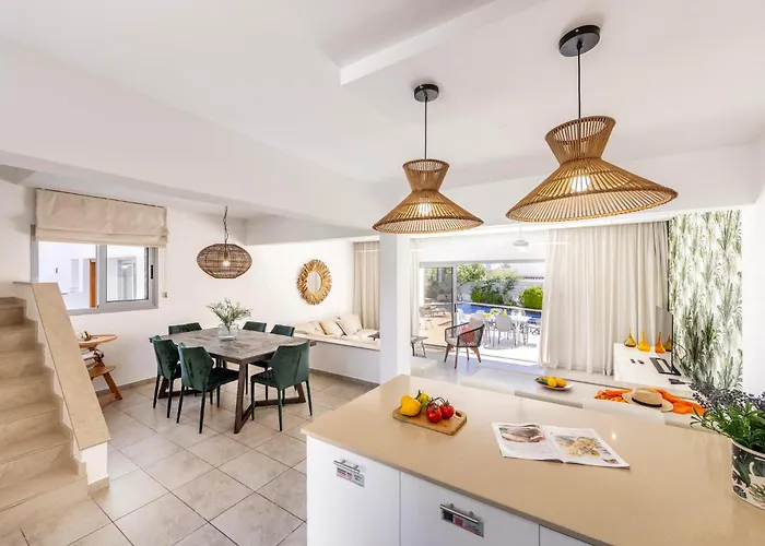 Pantaros Luxury With Pool Semesterbostad *