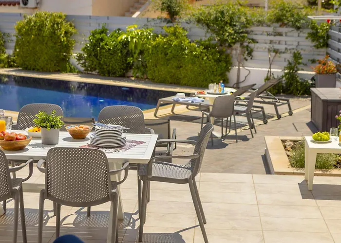 Pantaros Luxury With Pool Semesterbostad Paralimni