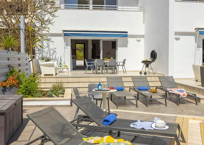 Semesterbostad Pantaros Luxury With Pool Paralimni